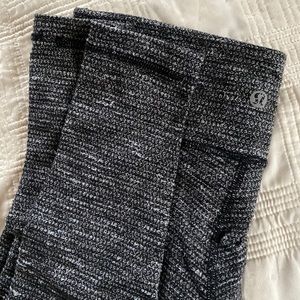 Lululemon size 6 workout pants
